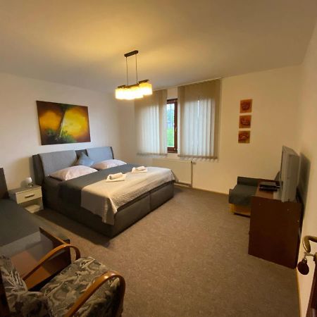 Brezno 2 Izbovy Apartman Sabi Esterno foto