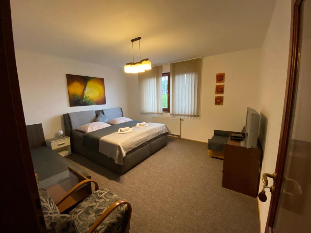 Brezno 2 Izbovy Apartman Sabi Esterno foto