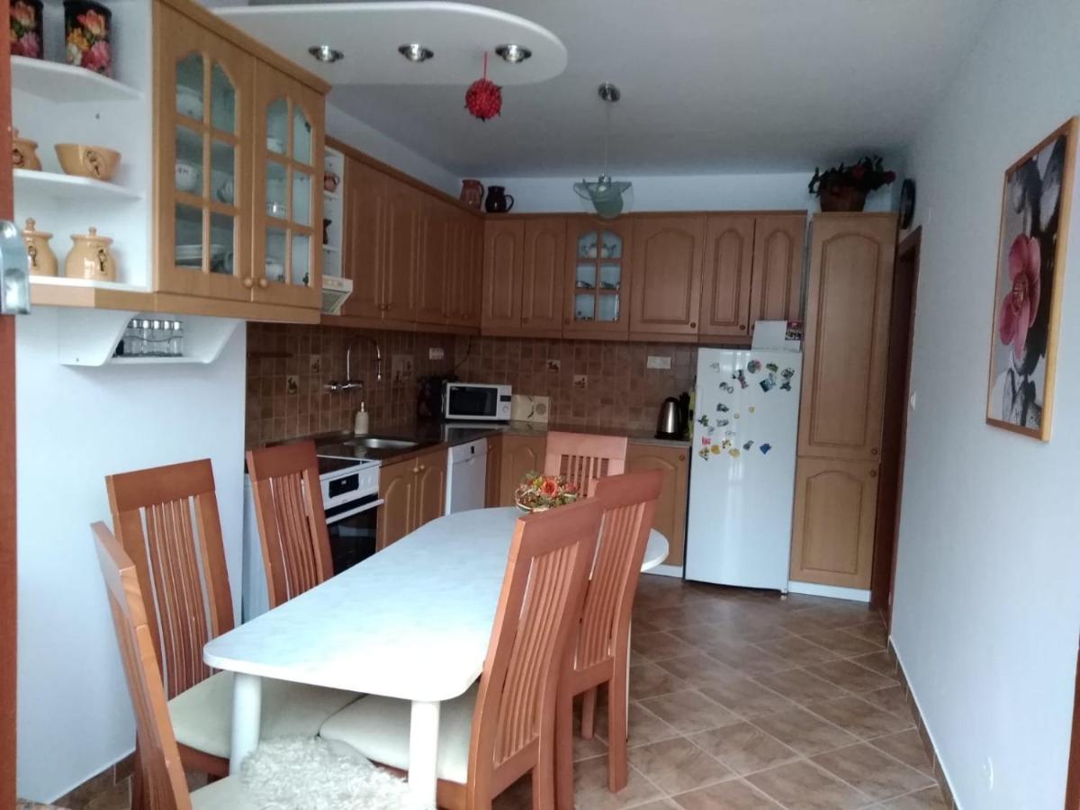 Brezno 2 Izbovy Apartman Sabi Esterno foto